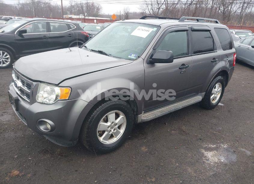 Photo 2 of 2010 Ford Escape XLT (VIN 1FMCU9D7XAKD07139)