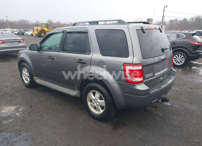 Photo 3 of 2010 Ford Escape XLT (VIN 1FMCU9D7XAKD07139)