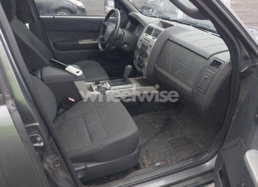 Photo 5 of 2010 Ford Escape XLT (VIN 1FMCU9D7XAKD07139)