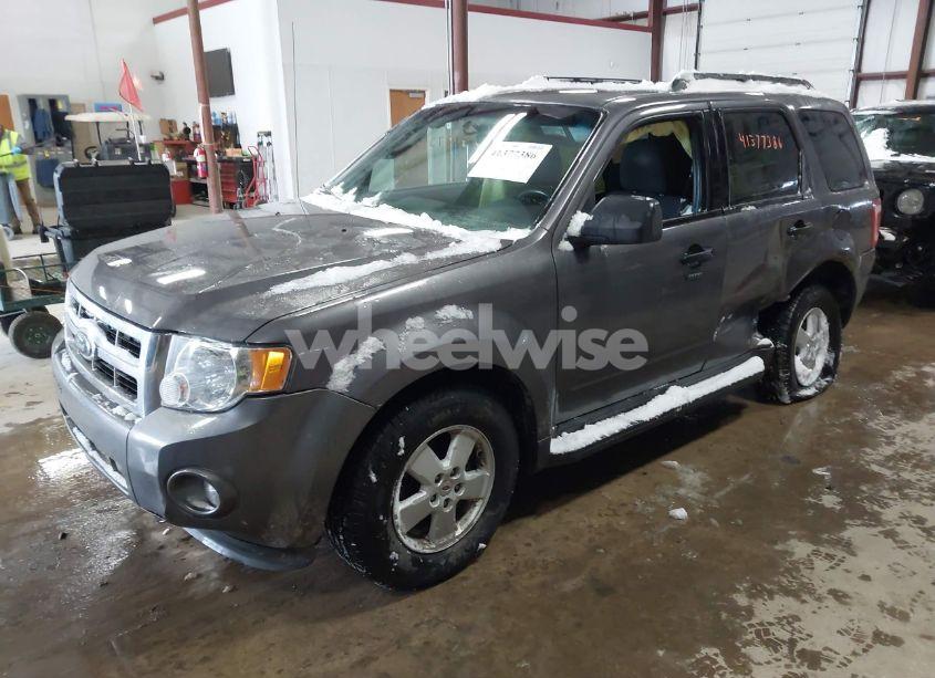Photo 2 of 2010 Ford Escape XLT (VIN 1FMCU9DG0AKA12812)