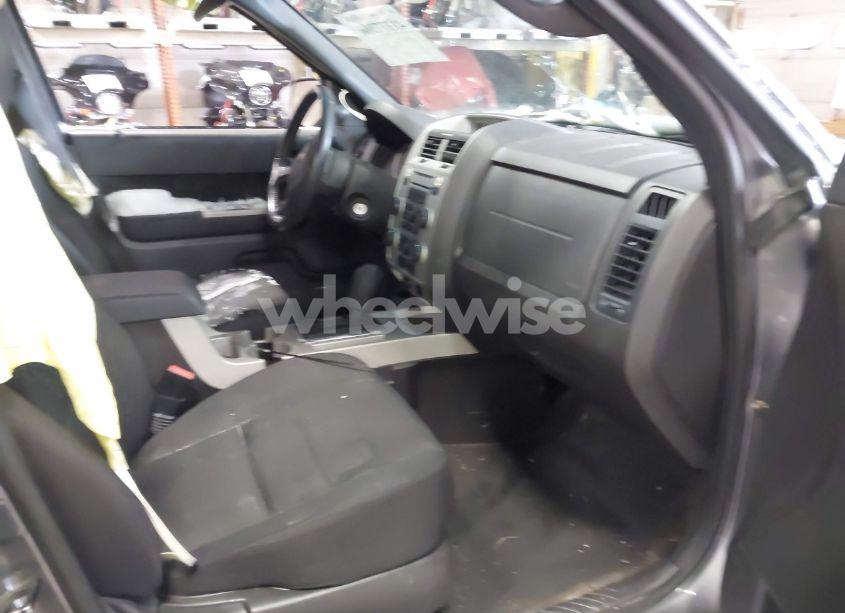 Photo 5 of 2010 Ford Escape XLT (VIN 1FMCU9DG0AKA12812)