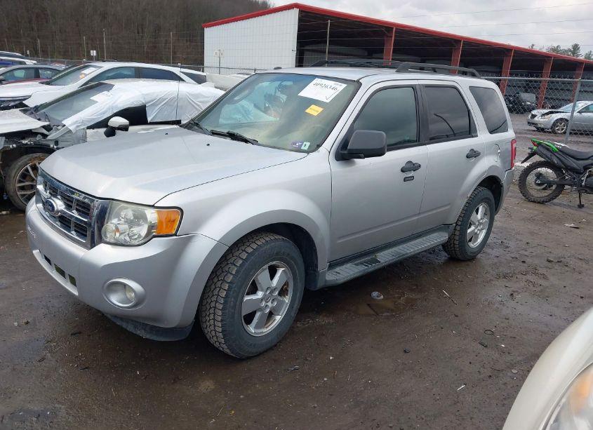 Photo 2 of 2010 Ford Escape XLT (VIN 1FMCU9DG0AKD08378)