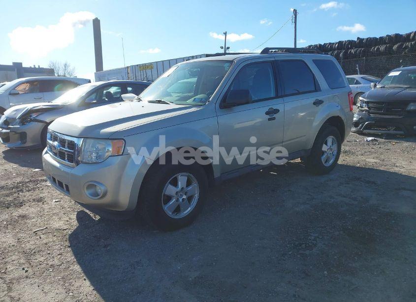Photo 2 of 2011 Ford Escape XLT (VIN 1FMCU9DG0BKC35823)