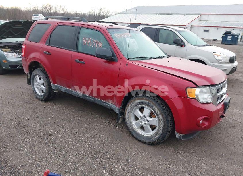 2010 Ford Escape XLT (VIN 1FMCU9DG1AKB40718) main photo