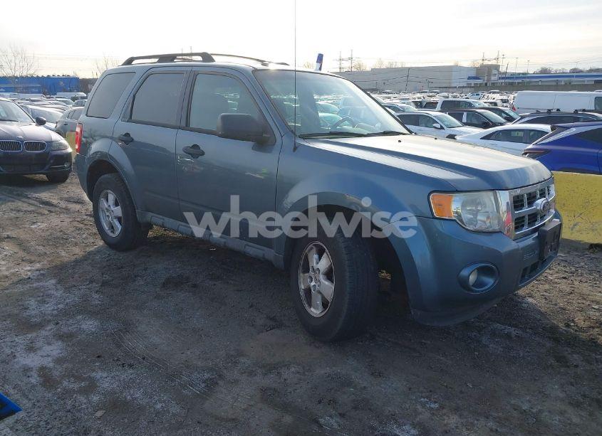 2010 Ford Escape XLT (VIN 1FMCU9DG1AKD09099) main photo