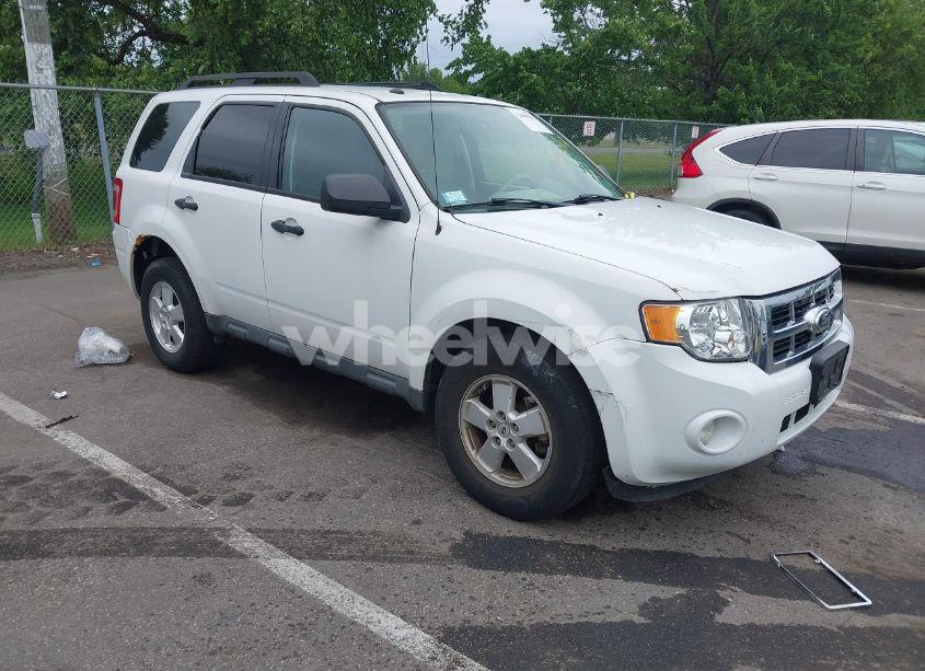 2010 Ford Escape XLT (VIN 1FMCU9DG1AKD28364) main photo