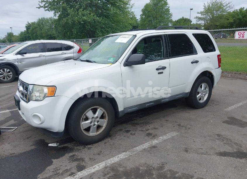 Photo 2 of 2010 Ford Escape XLT (VIN 1FMCU9DG1AKD28364)