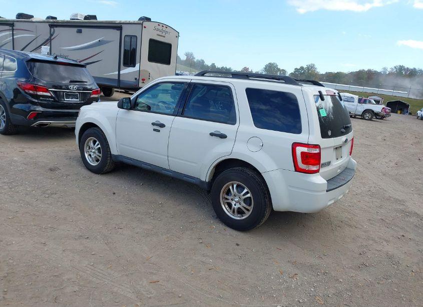 Photo 3 of 2011 Ford Escape XLT (VIN 1FMCU9DG1BKC47625)