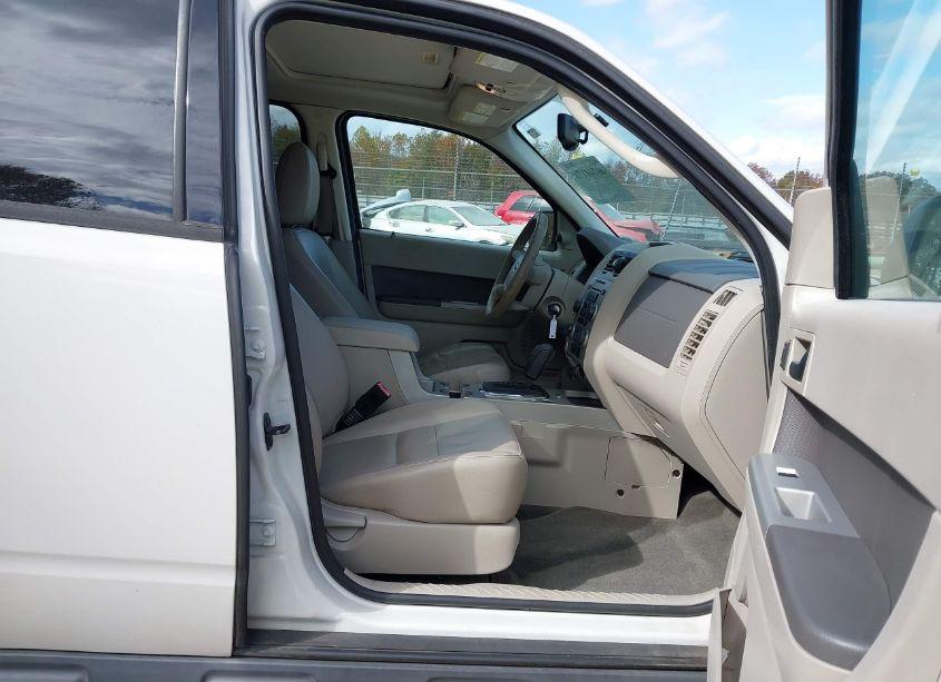Photo 5 of 2011 Ford Escape XLT (VIN 1FMCU9DG1BKC47625)
