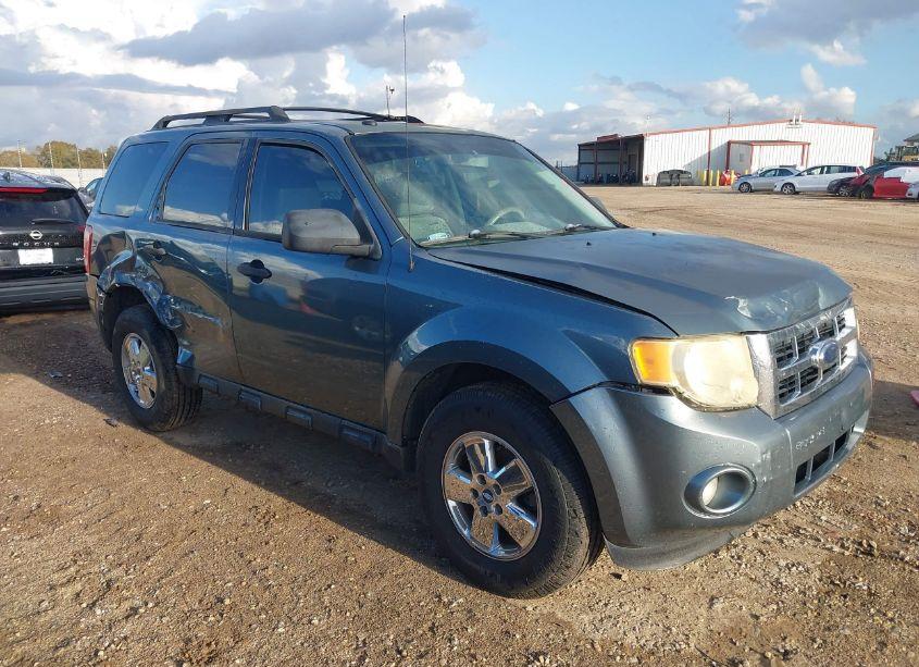 2010 Ford Escape XLT (VIN 1FMCU9DG2AKA53040) main photo
