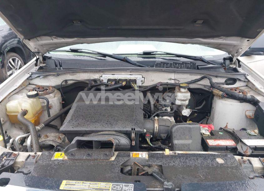 Photo 10 of 2010 Ford Escape XLT (VIN 1FMCU9DG2AKB41165)