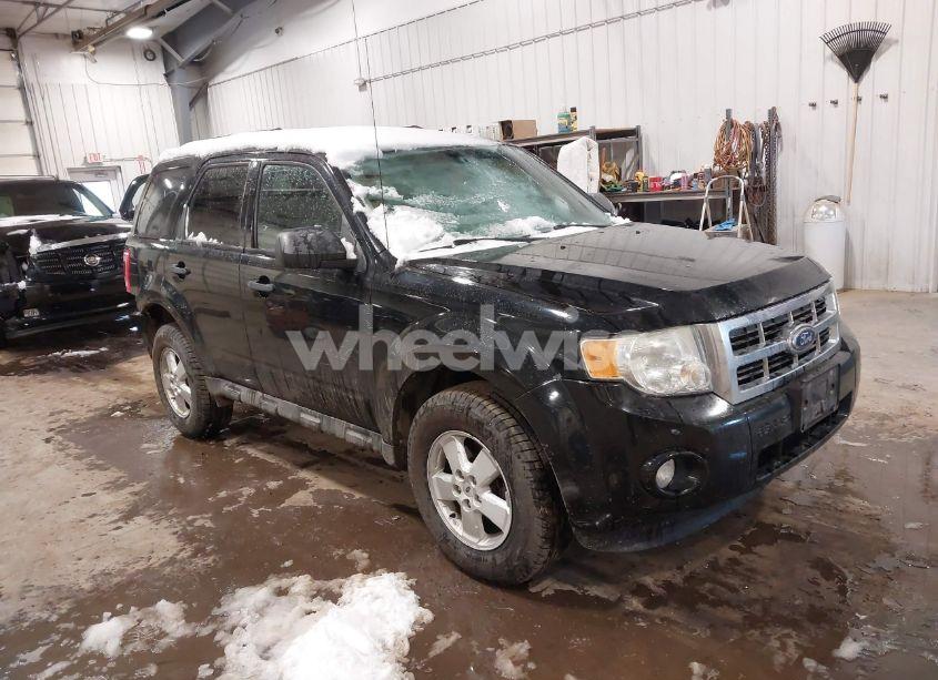 2010 Ford Escape XLT (VIN 1FMCU9DG2AKB66471) main photo