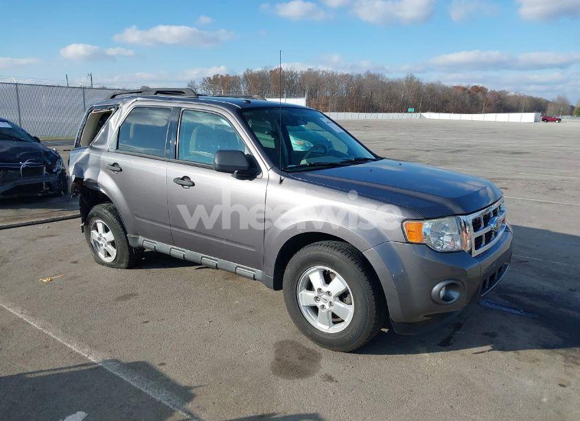 2010 Ford Escape XLT (VIN 1FMCU9DG2AKB88387) main photo