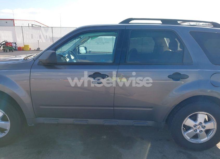 Photo 14 of 2010 Ford Escape XLT (VIN 1FMCU9DG2AKB88387)