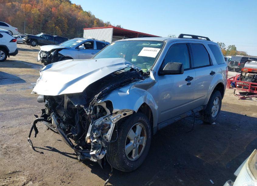 Photo 2 of 2010 Ford Escape XLT (VIN 1FMCU9DG2AKC69292)