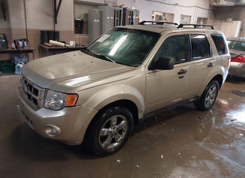 Photo 2 of 2010 Ford Escape XLT (VIN 1FMCU9DG2AKD17597)