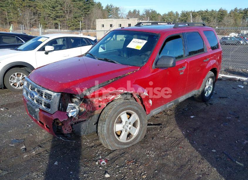 Photo 2 of 2011 Ford Escape XLT (VIN 1FMCU9DG2BKA71717)