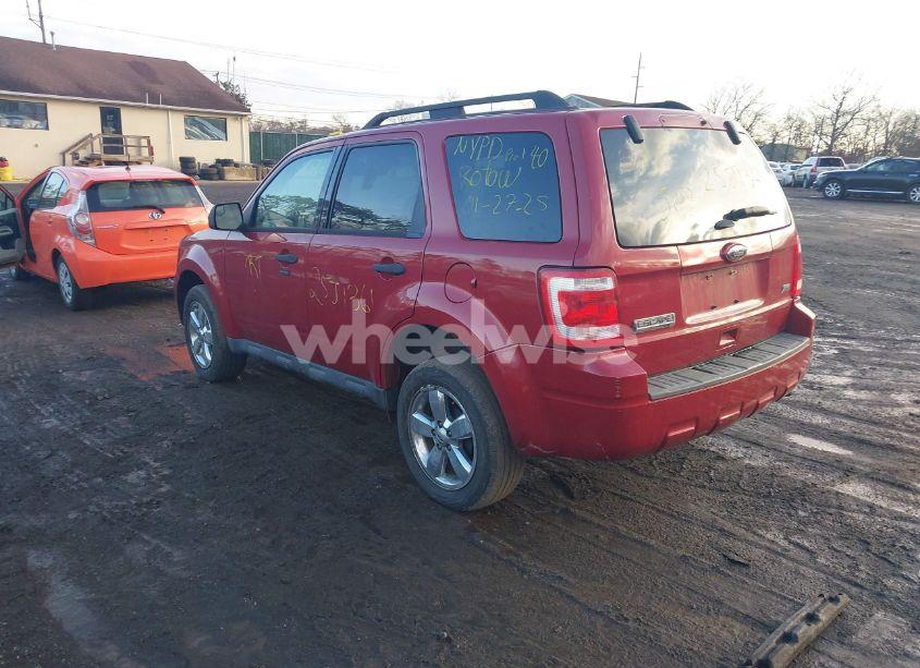 Photo 3 of 2011 Ford Escape XLT (VIN 1FMCU9DG2BKB09513)