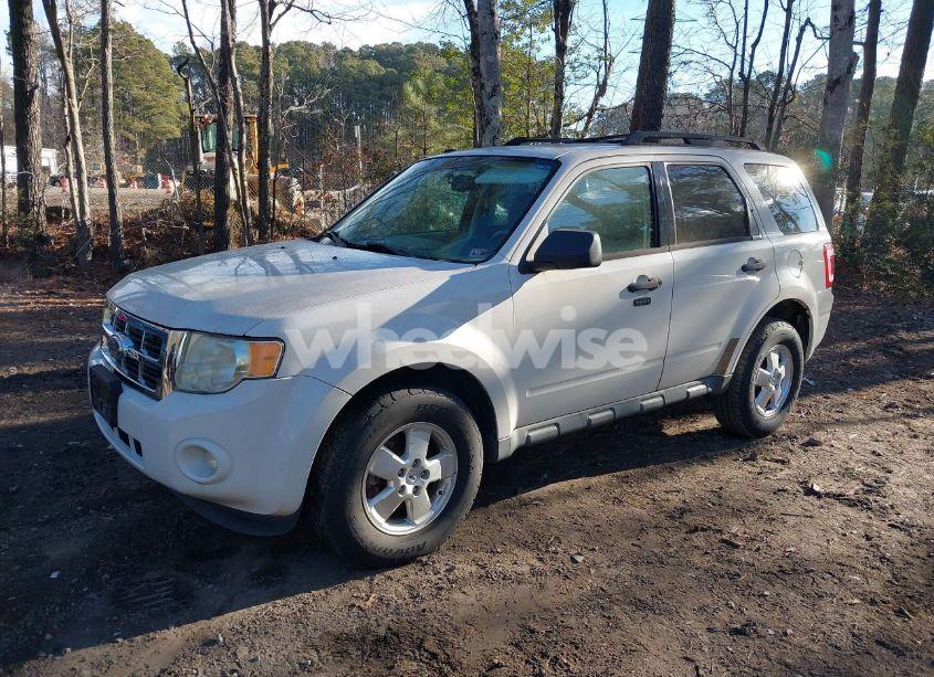 Photo 2 of 2011 Ford Escape XLT (VIN 1FMCU9DG2BKB28403)