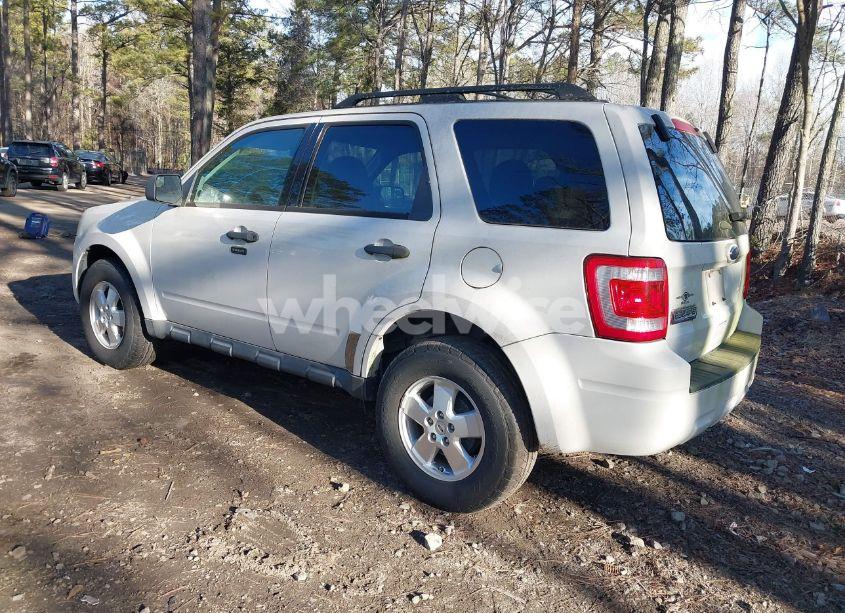 Photo 3 of 2011 Ford Escape XLT (VIN 1FMCU9DG2BKB28403)
