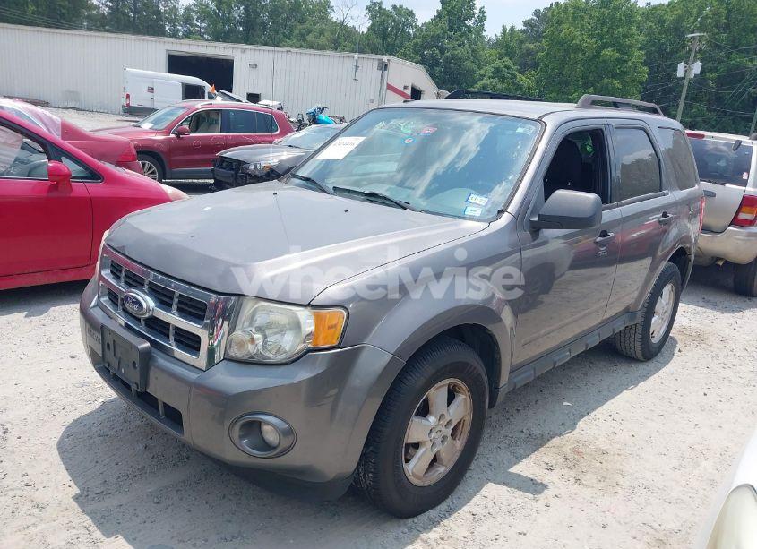 Photo 2 of 2010 Ford Escape XLT (VIN 1FMCU9DG3AKA55265)