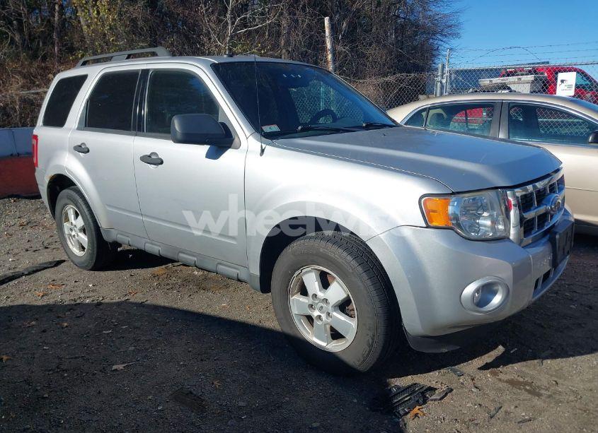 2010 Ford Escape XLT (VIN 1FMCU9DG4AKC07120) main photo