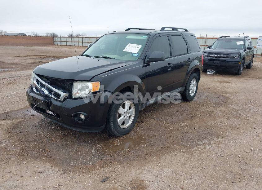 Photo 2 of 2010 Ford Escape XLT (VIN 1FMCU9DG4AKD00672)