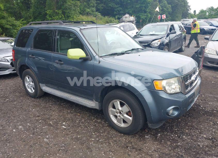 2010 Ford Escape XLT (VIN 1FMCU9DG4AKD05189) main photo