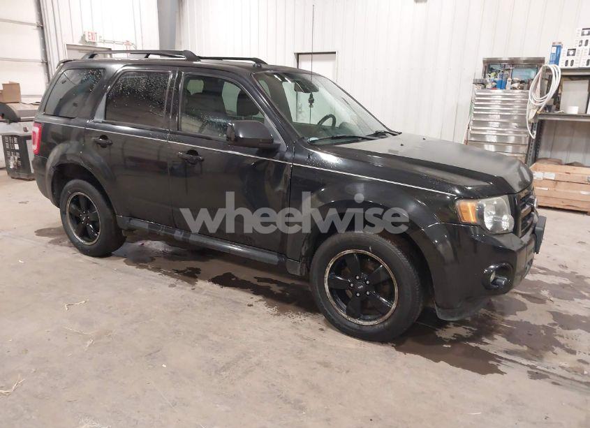 2011 Ford Escape XLT (VIN 1FMCU9DG4BKA32000) main photo