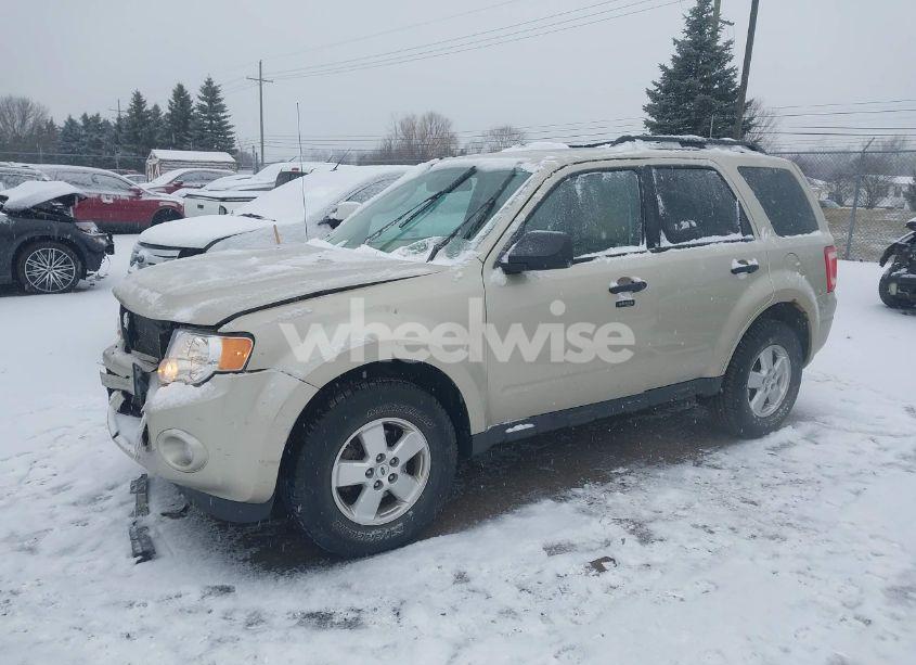 Photo 2 of 2011 Ford Escape XLT (VIN 1FMCU9DG4BKA49900)