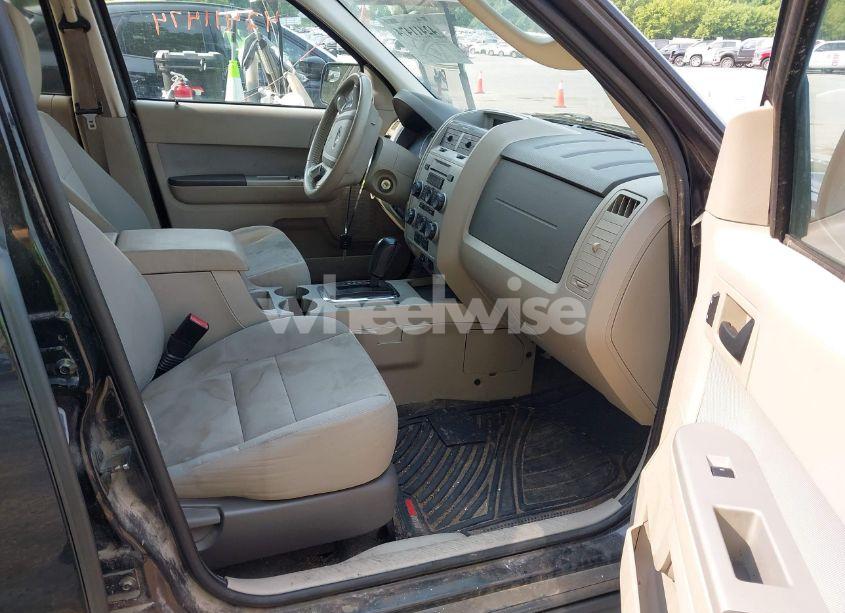 Photo 5 of 2011 Ford Escape XLT (VIN 1FMCU9DG4BKA64865)