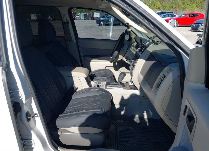 Photo 5 of 2011 Ford Escape XLT (VIN 1FMCU9DG4BKB17872)