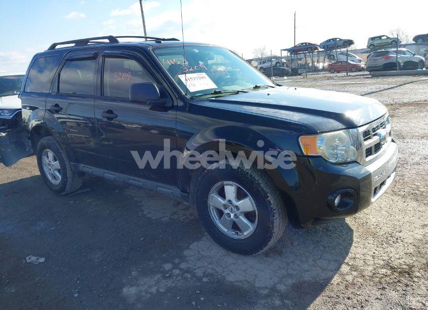 2010 Ford Escape XLT (VIN 1FMCU9DG5AKA85531) main photo