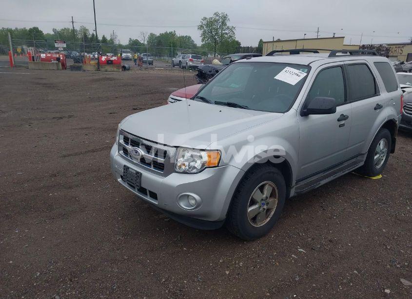 Photo 2 of 2010 Ford Escape XLT (VIN 1FMCU9DG5AKB16731)