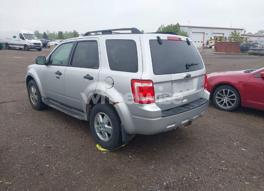 Photo 3 of 2010 Ford Escape XLT (VIN 1FMCU9DG5AKB16731)