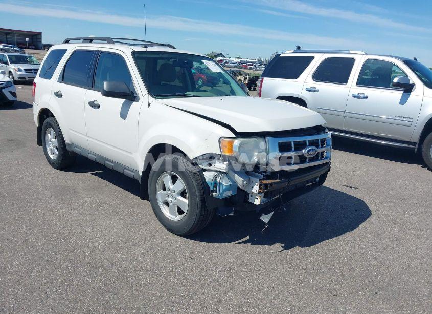 2010 Ford Escape XLT (VIN 1FMCU9DG5AKD33051) main photo