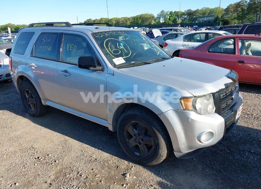 2010 Ford Escape XLT (VIN 1FMCU9DG6AKA11728) main photo