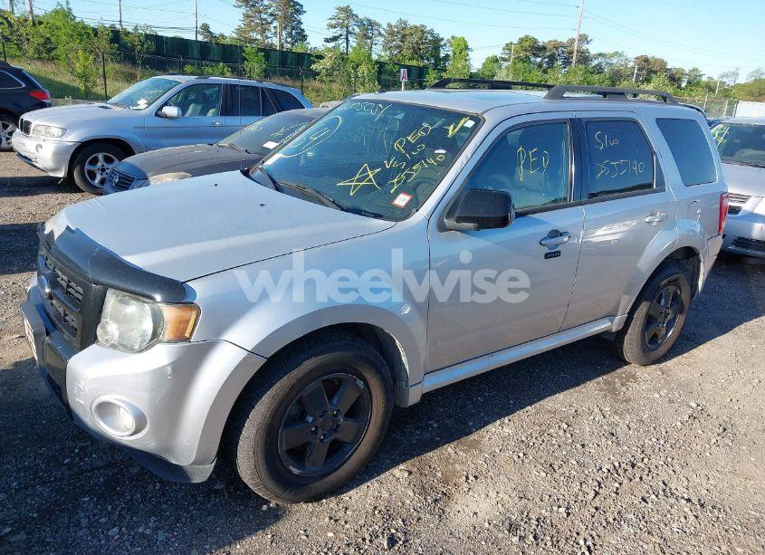 Photo 2 of 2010 Ford Escape XLT (VIN 1FMCU9DG6AKA11728)