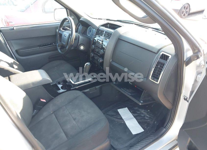 Photo 5 of 2010 Ford Escape XLT (VIN 1FMCU9DG6AKA11728)