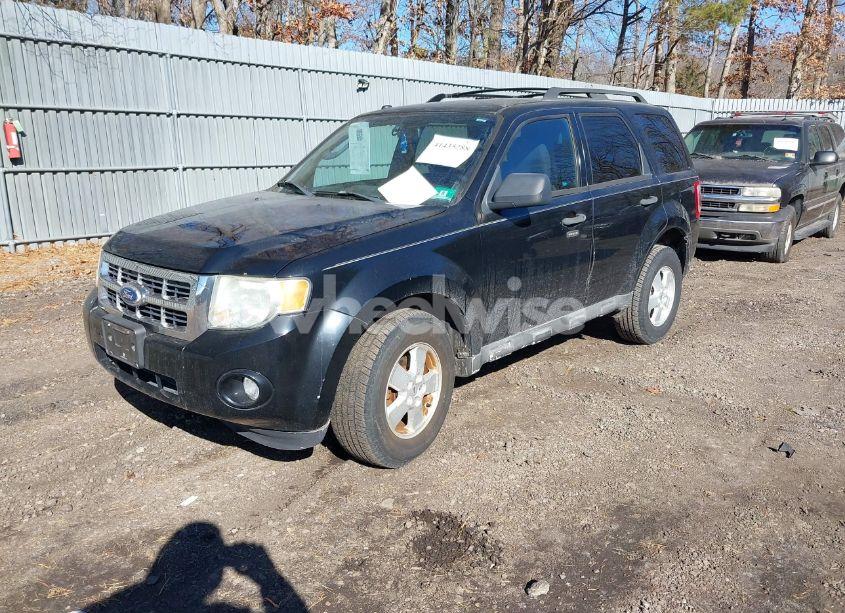 Photo 2 of 2010 Ford Escape XLT (VIN 1FMCU9DG6AKC07183)