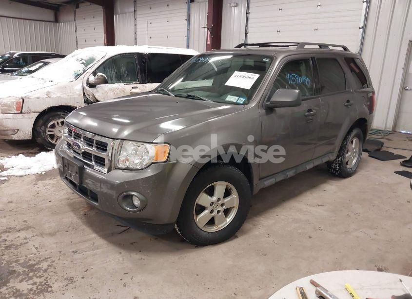 Photo 2 of 2010 Ford Escape XLT (VIN 1FMCU9DG6AKC27952)