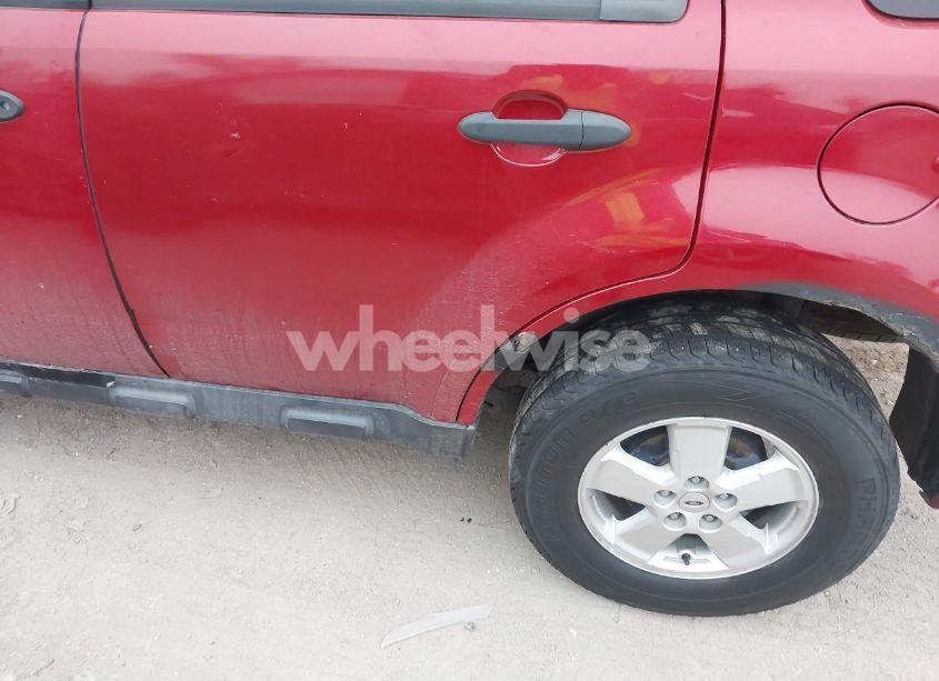 Photo 6 of 2011 Ford Escape XLT (VIN 1FMCU9DG6BKA21886)