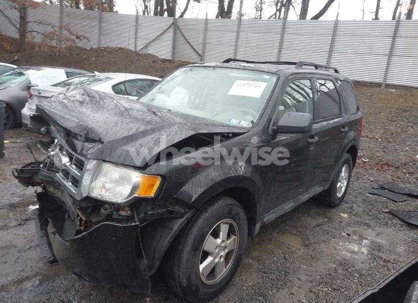 Photo 2 of 2011 Ford Escape XLT (VIN 1FMCU9DG6BKA99522)