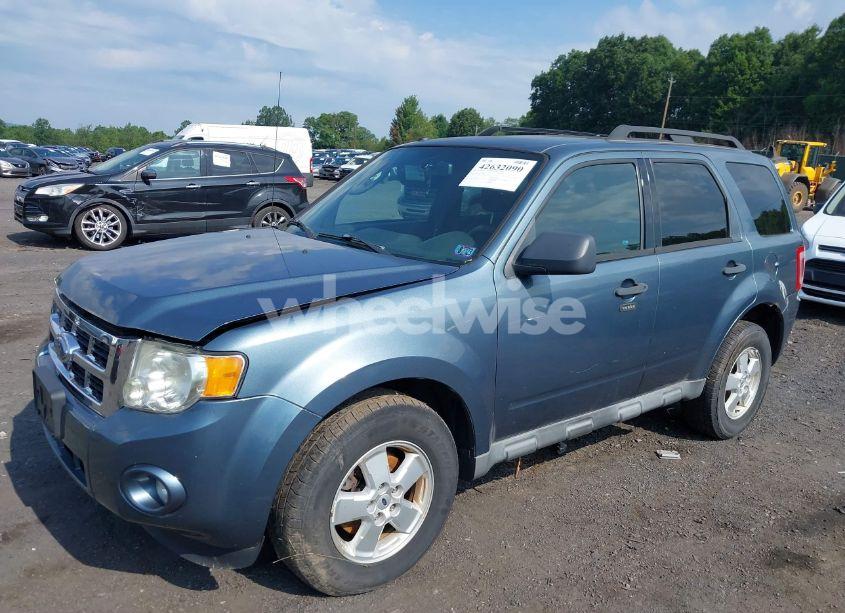 Photo 2 of 2010 Ford Escape XLT (VIN 1FMCU9DG7AKA12774)