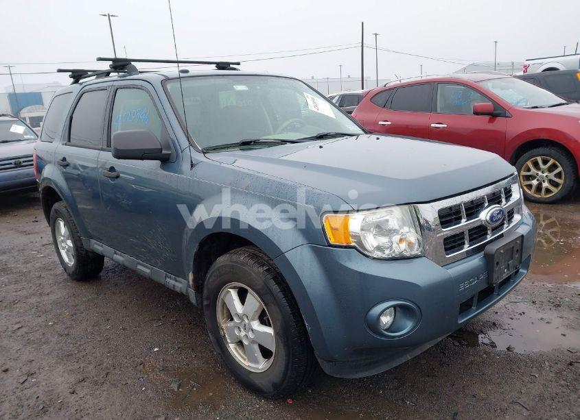 2010 Ford Escape XLT (VIN 1FMCU9DG7AKA92531) main photo