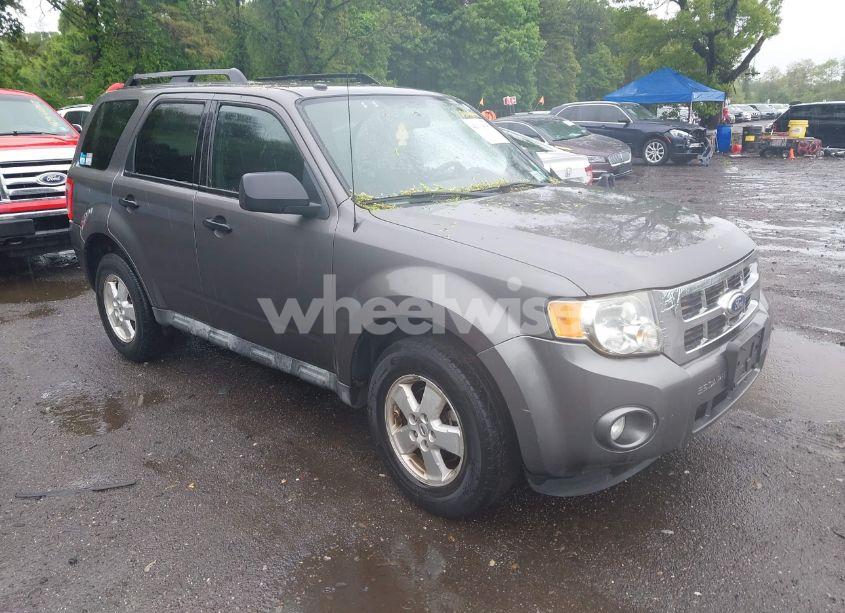 2010 Ford Escape XLT (VIN 1FMCU9DG7AKB66045) main photo