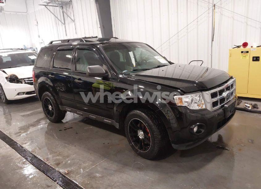 2010 Ford Escape XLT (VIN 1FMCU9DG7AKD26845) main photo