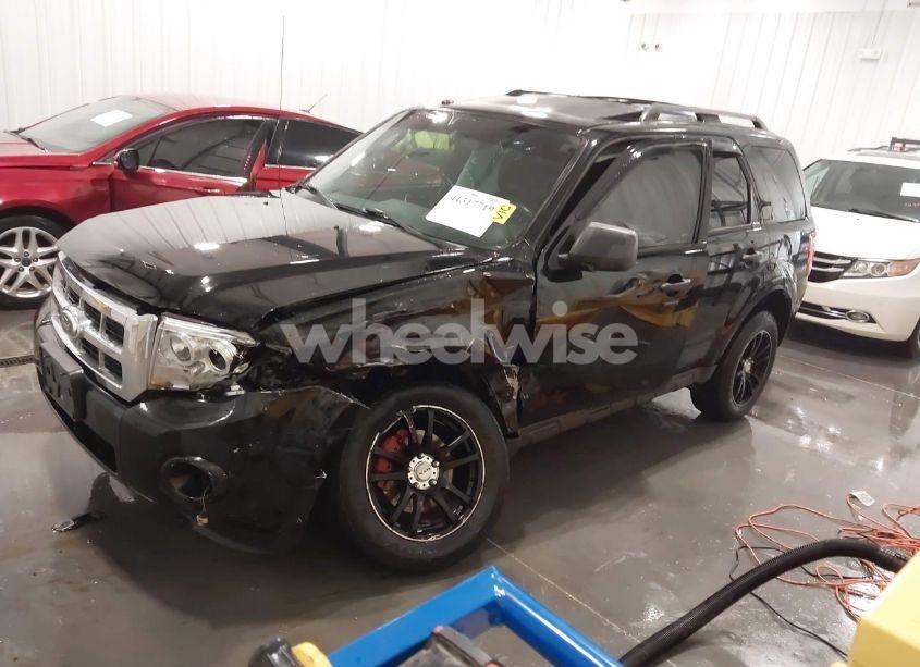 Photo 2 of 2010 Ford Escape XLT (VIN 1FMCU9DG7AKD26845)