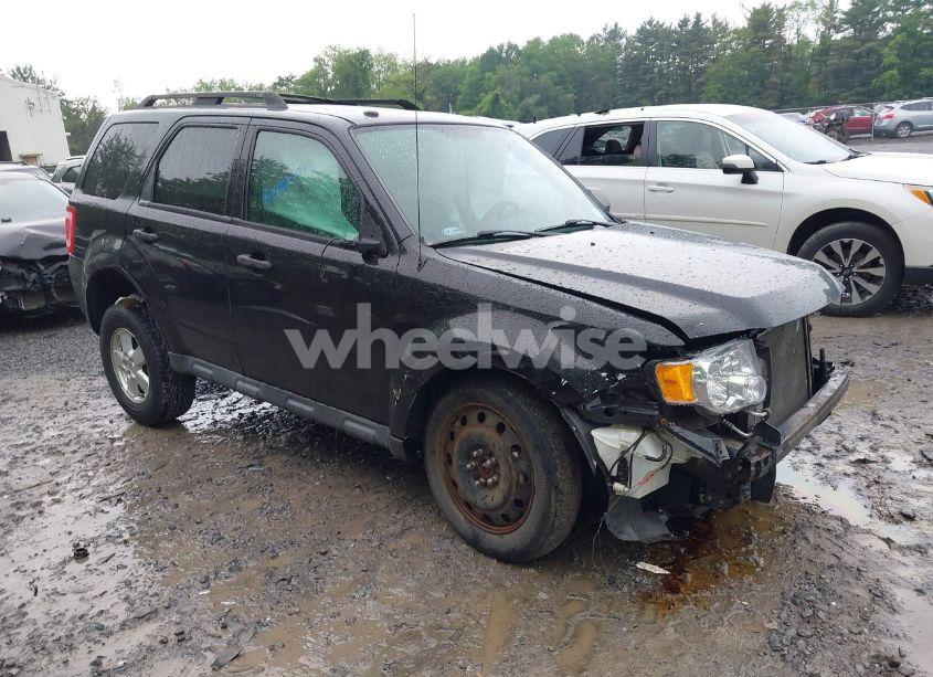 2010 Ford Escape XLT (VIN 1FMCU9DG7AKD41569) main photo