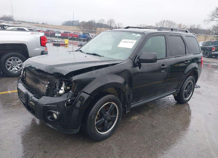 Photo 2 of 2011 Ford Escape XLT (VIN 1FMCU9DG7BKA33402)